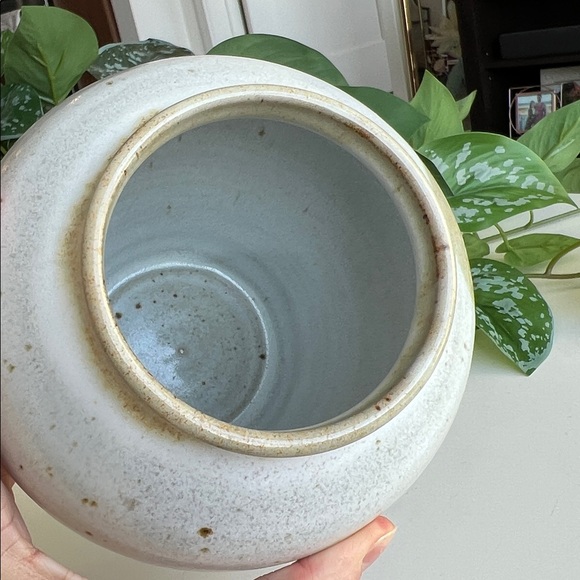 Handmade Neutral Pottery Vase Botanical Leaf Design Vintage - Picture 7 of 15